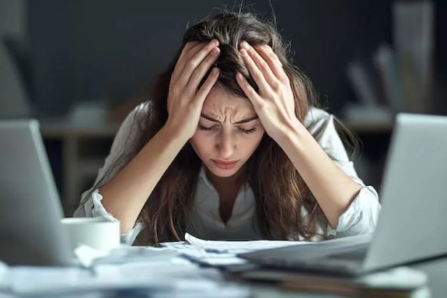 Acercar imagen: Consulta online: Especializado en ansiedad, estrés, apego, depresión, duelo, trauma, conflictos relacionales y desarrollo personal.
