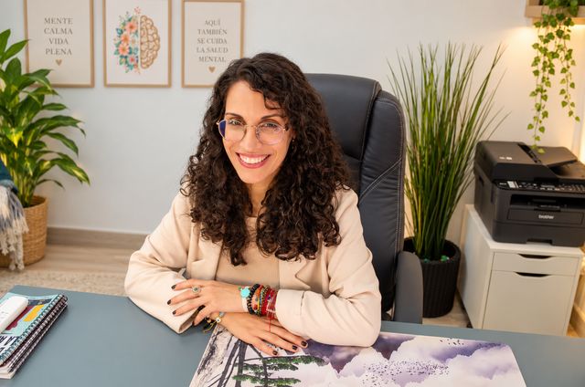 Acercar imagen: Centro de Psiquiatría y Psicología Raquel Calles Marbán