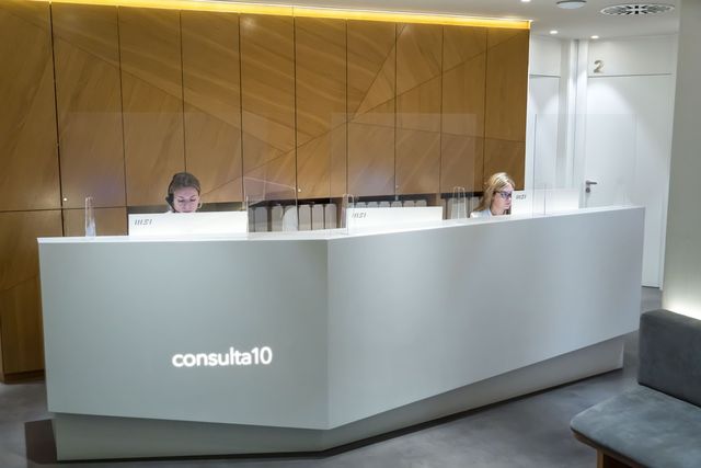 Acercar imagen: Centro Médico Teknon - Consultorios