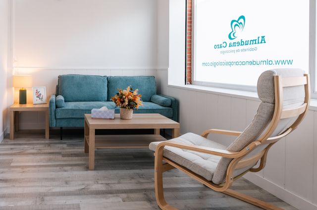 Acercar imagen: Almudena Caro Gabinete de Psicología