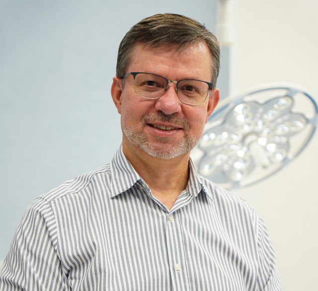 Powiększ obraz: Masterhand, Kalisz- lek. Paweł Nowicki, chirurg ręki