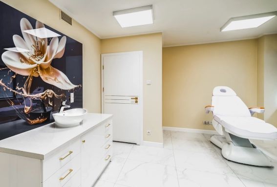 Powiększ obraz: dr Karolina Englert DermaClinic