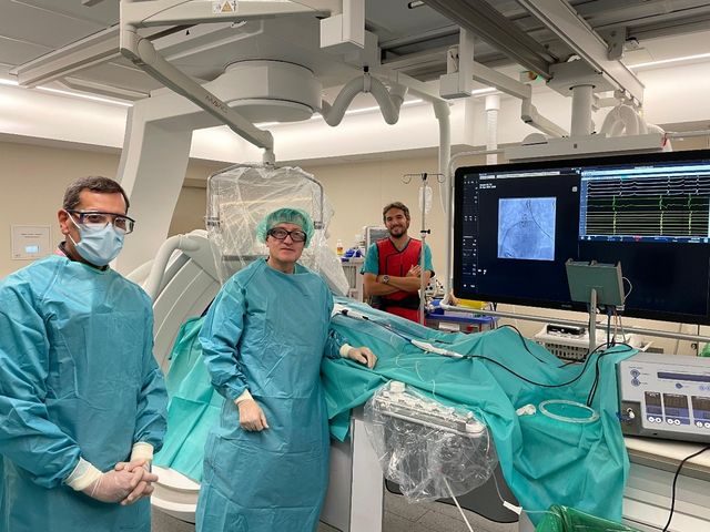 Acercar imagen: Clínica Carranza Equipo Dr  Hdez Madrid, Dr Rajjoub, Dr Amores