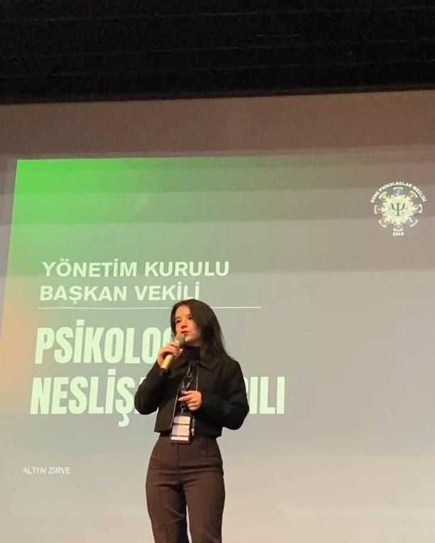 Neslişah Sarılı-0