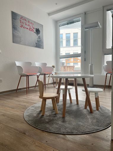 Sussan Nazari Azari-4