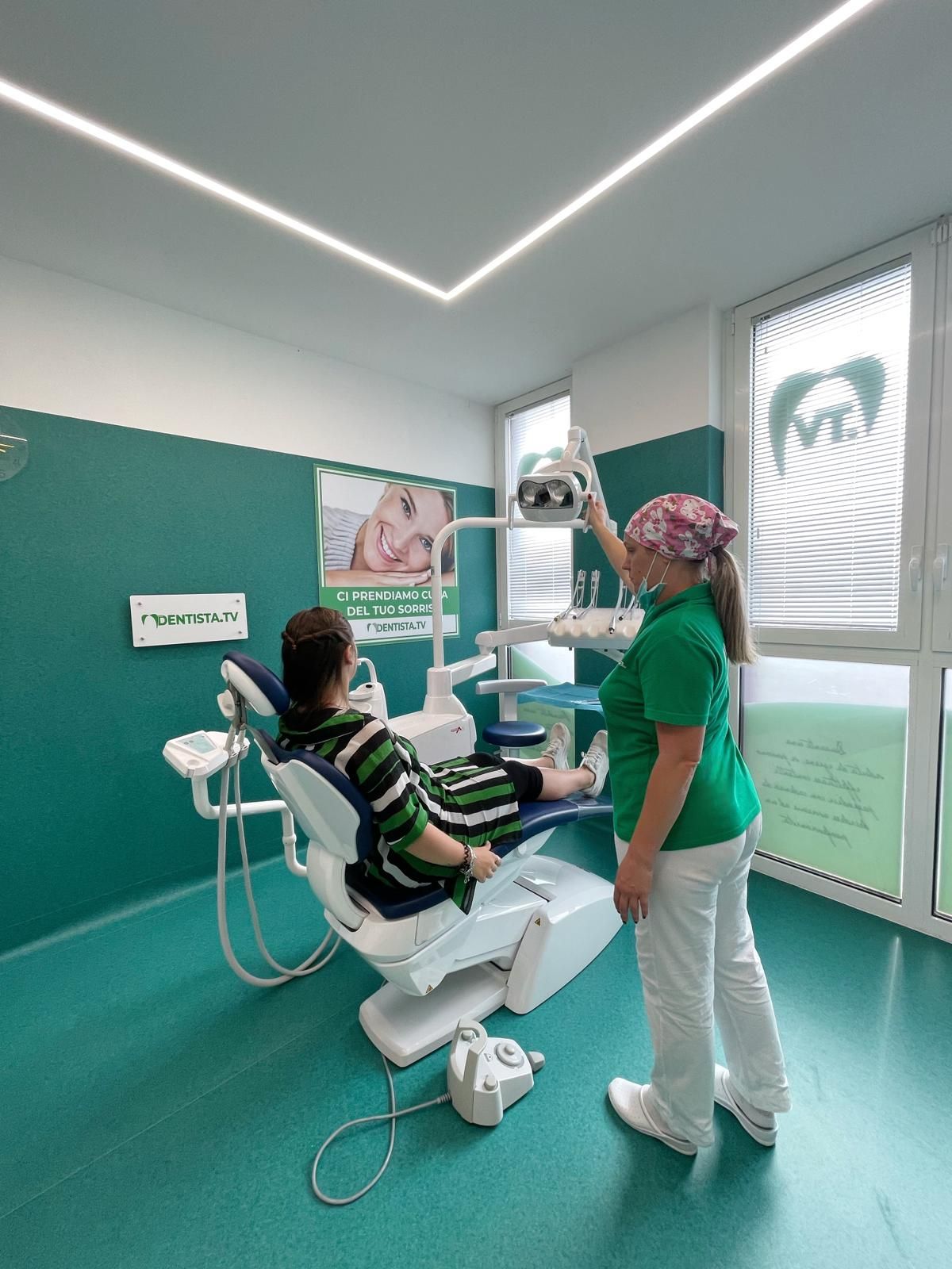 Riunito Odontoiatria Dentista.tv Barga-2