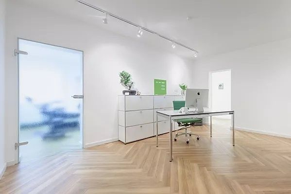 Anna-Victoria Von Laer-0