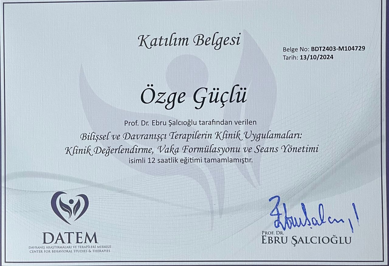 Özge Güçlü-11