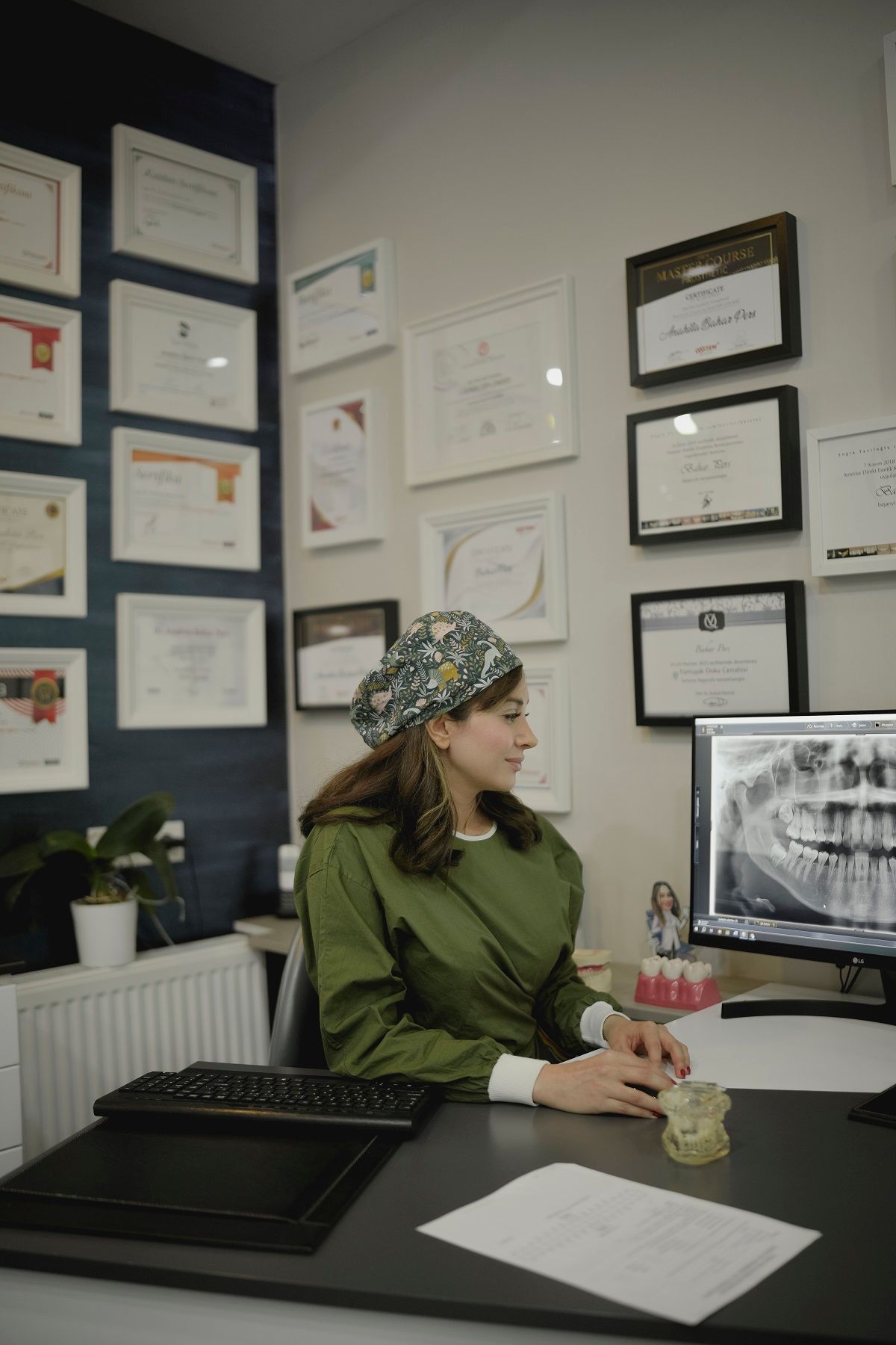 Anahita Bahar Pers-1