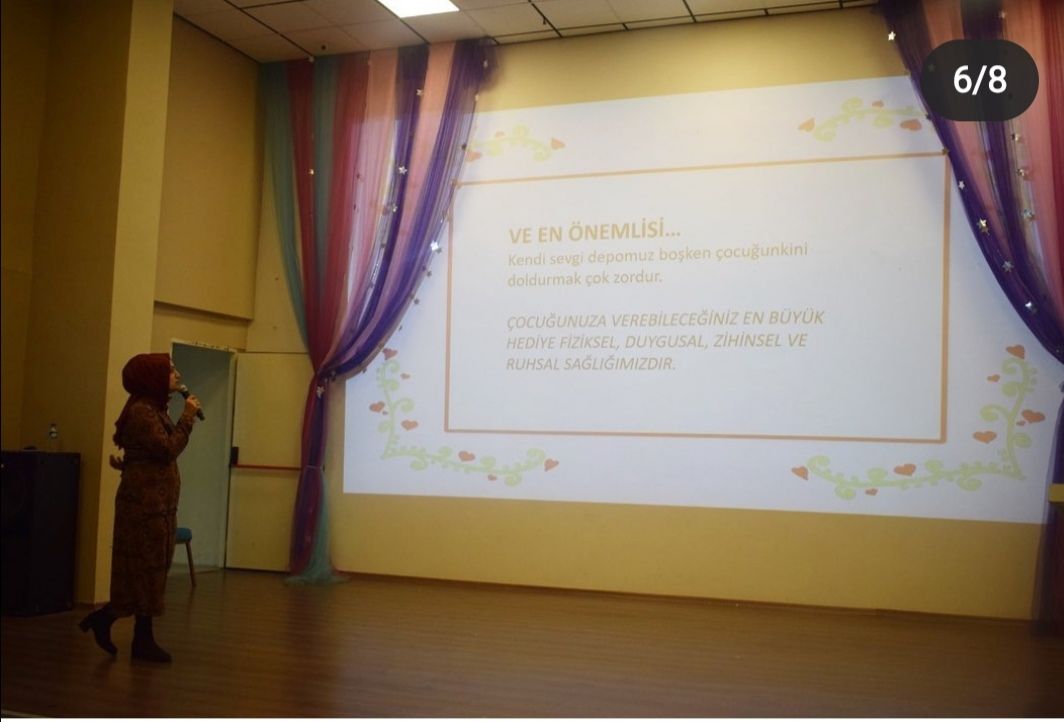 Hatice Kübra Güzeloğlu-2