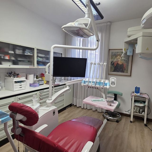 Studio Odontoiatrico Dott.ri CapozziCesano Boscone - Centro medico odontoiatrico