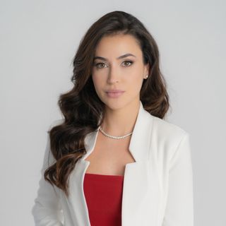 Dra. Renata Soares | Medicina Estética