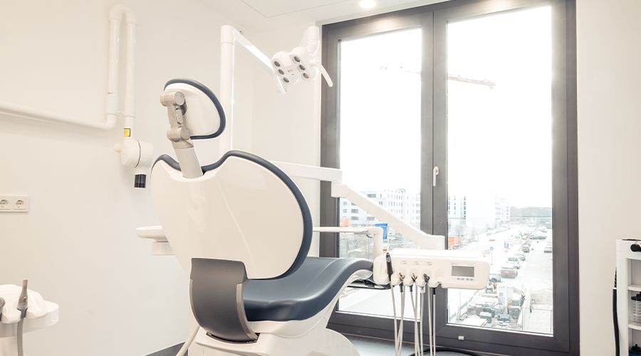 Zahnmedizin an der Lokhalle Dr. Anna-Maria Smaczny und Dr. Sophia Niessen-1