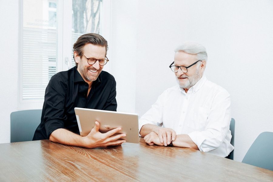 Schöne Zähne München Dr. Sebastian Helgert-0