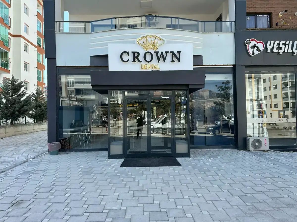 Özel  Crown Dental Yeşilçam Şubesi Ağız ve Diş Sağlığı Polikliniği-0
