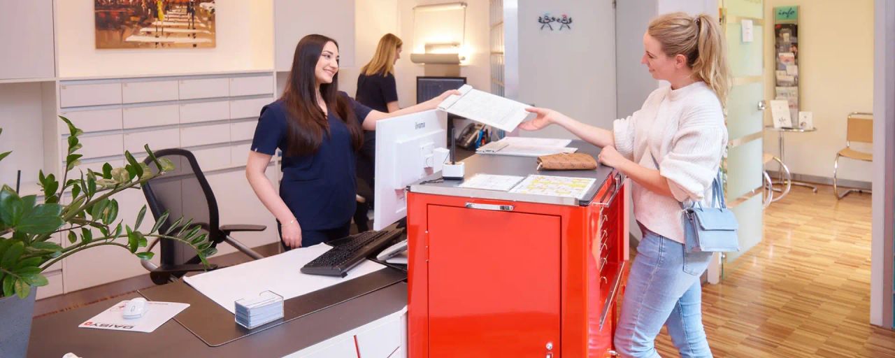 Zahnarzt Saarbrücken - Dr. Hahn Ferreira & ZÄ Radha-0